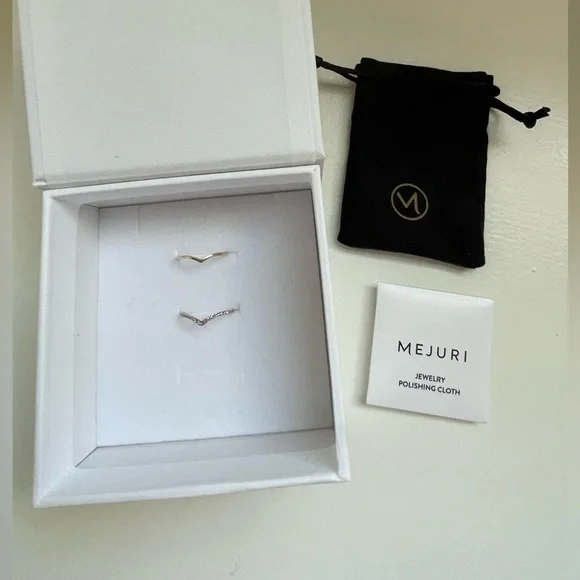 Mejuri Diamond Wishbone Stacker Set - Picture 7 of 12